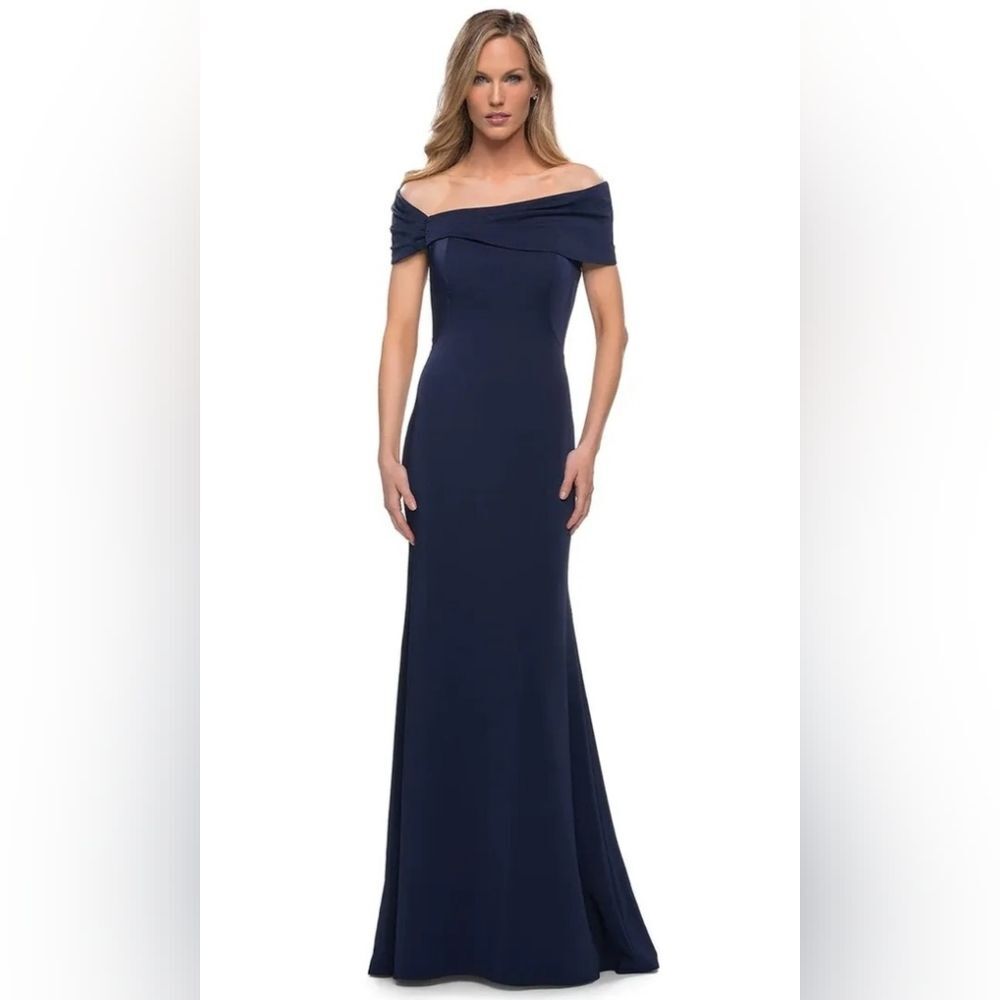 LA FEMME Size 6 Navy Blue Asymmetrical Cuffed Off the Shoulder Formal Maxi Gown
